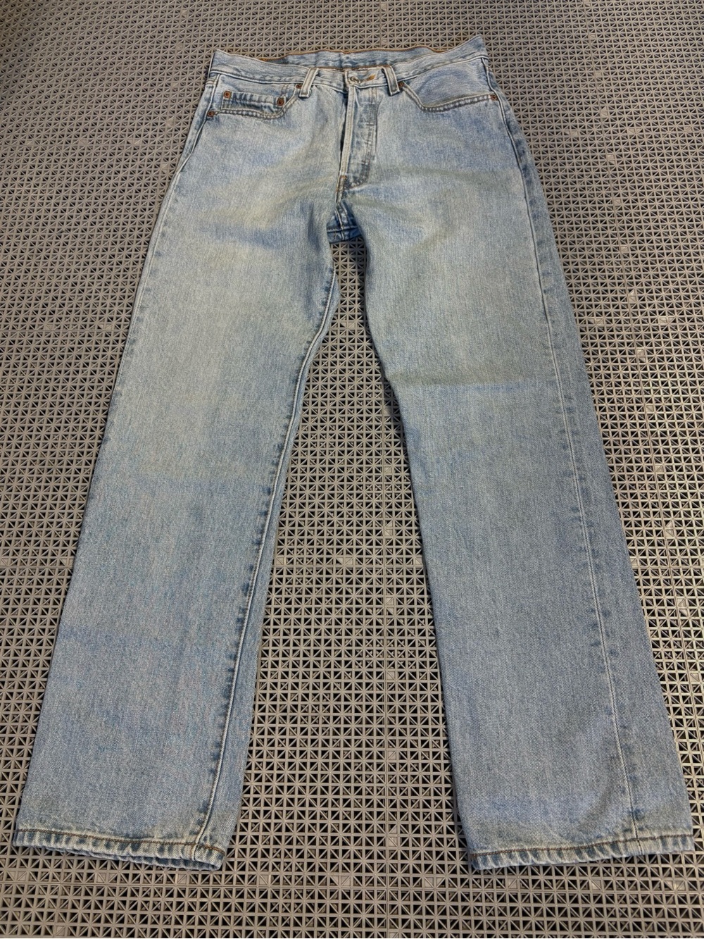 Vintage Levi's 501 Button-Fly Med/Light Wash Blue Jeans - Y2K